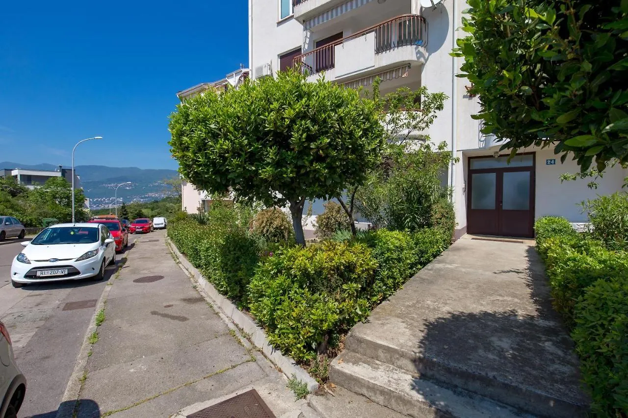 Modern Apartment Di Piu With Free 20M2 Garage Parking Croatia