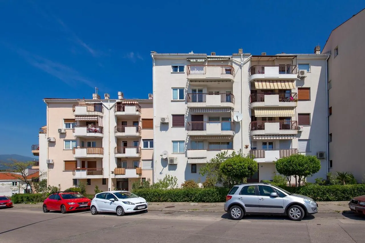 Modern Apartment Di Piu With Free 20M2 Garage Parking 0*, Rijeka
